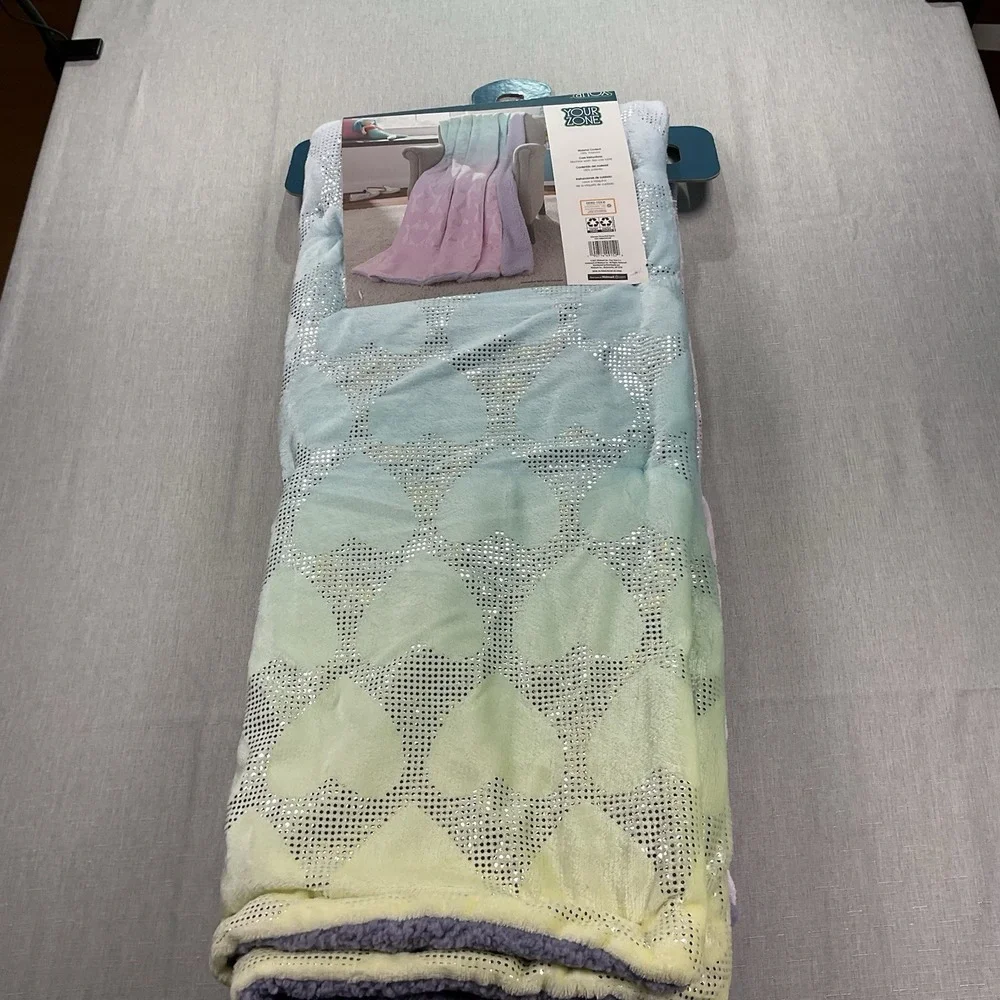 Your Zone Glimmer 50x60 Super Soft Throw
